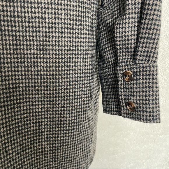 All Row Houndstooth Shacket - Picture 2 of 7